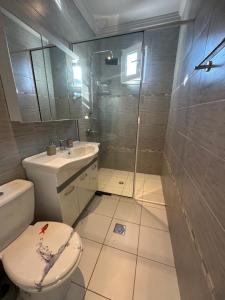 Ένα μπάνιο στο Theros Villa 1 +8 φωτογραφίες