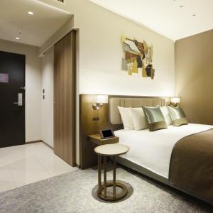 Voodi või voodid majutusasutuse Hotel Atlantiis Suites Near IGI Airport toas