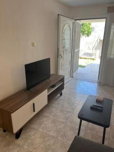 A television and/or entertainment centre at Jim's House