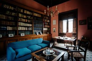a living room with a blue couch and a table at Palazzo Mazziotti in Celso