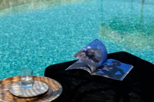 A piscina localizada em Kalea Mykonos ou nos arredores