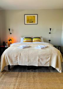 Una cama o camas en una habitación de Brú Country Estate