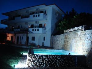 Πισίνα στο ή κοντά στο Κούρτης