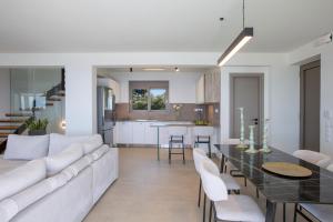 Gallery image of Ilania Luxury Villas in Tsoukaladhes