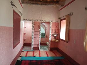 Koupelna v ubytování Dar Laayoune + 33 fotografií