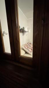 a mirror reflection of a bed in a room at La Casa della Guida in Nicolosi +12 photos