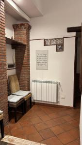 a living room with a bench and a brick wall at La Casa della Guida in Nicolosi