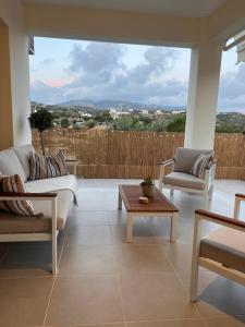 Posezení v ubytování Villa Daphne - Coral Bay - Surrounded by Nature - Absolute Privacy