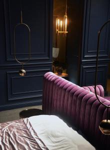 En eller flere senge i et værelse på Kobilyanska Street Luxury Suites