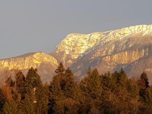 Vue générale sur la montagne ou vue sur la montagne depuis la maison de vacances