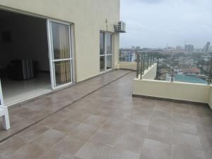 Balkón nebo terasa v ubytování Luxury Penthouse Suite at The Highness Rajagiriya