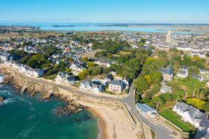 an aerial view of a town next to the ocean at Le Refuge Salin Duplex Jardin in Batz-sur-Mer