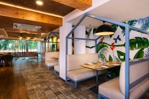 Golden Tulip Vagator Goa的休息区