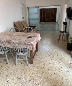 a dining room table with chairs and a couch at Temporario La 18 con Garage in La Plata
