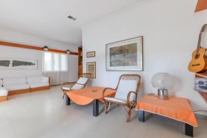 A seating area at Villa Montecristo