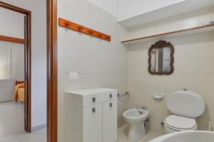 A bathroom at Villa Montecristo