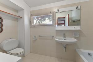 A bathroom at Villa Montecristo