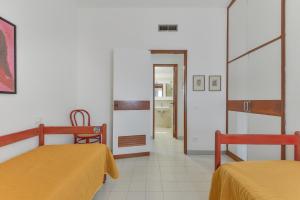 A bed or beds in a room at Villa Montecristo
