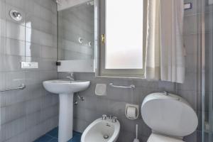 A bathroom at Villa Montecristo