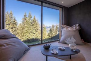 Postel nebo postele na pokoji v ubytování Altezza - Arc 1800 Hotel & Spa - ex Mercure