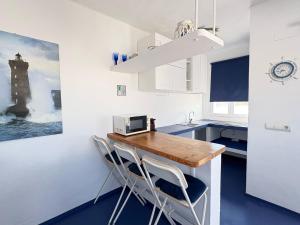 Kuchyňa alebo kuchynka v ubytovaní Apartamentos Formentera Copacabana 28