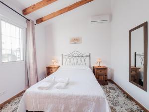 A bed or beds in a room at Cortijo Vélez