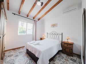 A bed or beds in a room at Cortijo Vélez