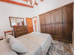 A bed or beds in a room at Cortijo Vélez
