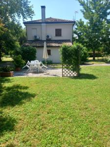 Zahrada ubytování Holiday Home Giaron