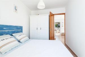 Posteľ alebo postele v izbe v ubytovaní Sunset Village