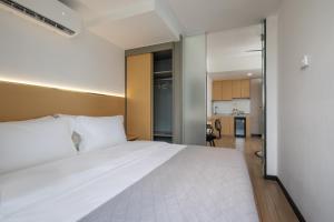 Postel nebo postele na pokoji v ubytování Amanda Hotel堆谷里酒店