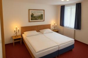 Postel nebo postele na pokoji v ubytování Hotel Schillerplatz