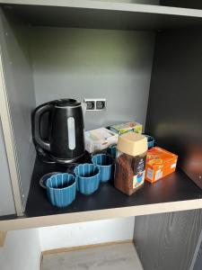 Gemütliche Stadtwohnung Kapfenberg - Gratis Parken的厨房或小厨房