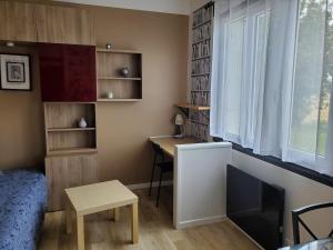 a small room with a desk and a window at La Bastille 1 in Saintes