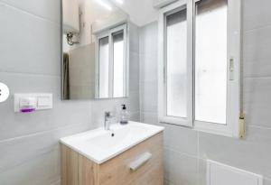 A bathroom at "Mi Casina" Apartamento Turistico en San Juan de Alicante Még 9 kép