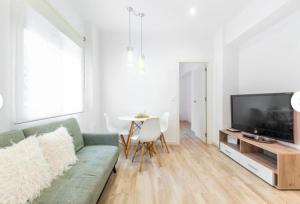 A television and/or entertainment centre at "Mi Casina" Apartamento Turistico en San Juan de Alicante
