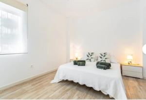 A bed or beds in a room at "Mi Casina" Apartamento Turistico en San Juan de Alicante