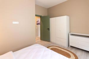 Tempat tidur dalam kamar di Modern 1BR with Elegant Design in Göktürk