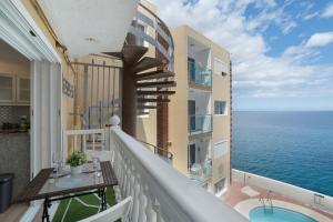 a balcony with a view of the ocean at Flipper See View Maspalomas in Maspalomas