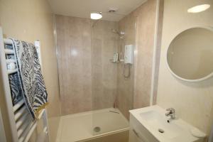 The Bungalow and Studio Apartments的一间浴室
