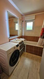 Koupelna v ubytování Francheville - balcon - parking - wifi + 18 fotografií