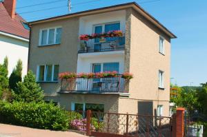 a building with flower boxes on the balconies at Pokoje gościnne in Międzyzdroje