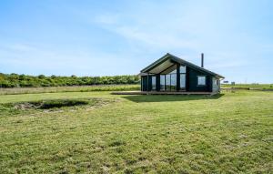 Κήπος έξω από το Awesome Home In Stege With Kitchen