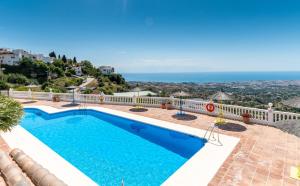 Swimmingpoolen hos eller tæt på Luxurious & Elegant 3-bed apartment - Mijas Pueblo