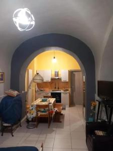 a living room with a table and a kitchen at Modern Studio in Catania with Air Conditioning in Catania +15 photos