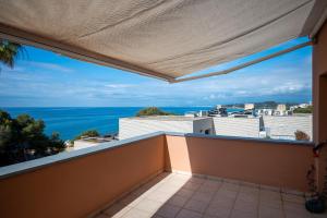 a balcony with a view of the ocean at AT009 Rebolç in Torredembarra