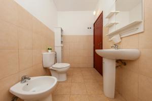 Koupelna v ubytování B77 - Im on Avenida Apartment in Lagos + 52 fotografií