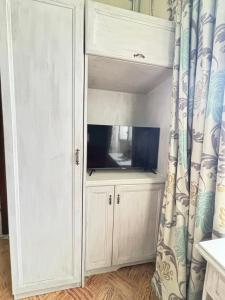 Televisyen dan/atau pusat hiburan di Ta' Nikola - Your Own Cosy Studio