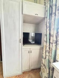 Televisyen dan/atau pusat hiburan di Ta' Nikola - Your Own Cosy Studio