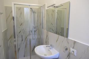 Koupelna v ubytování Residenza Cimone + 11 fotografií
